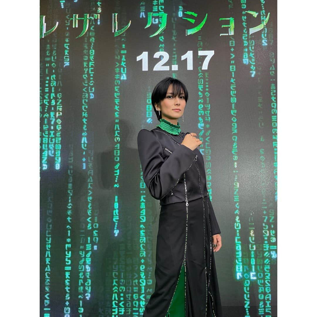 柴咲コウさんのインスタグラム写真 - (柴咲コウInstagram)「マトリックス レザレクションズ ジャパンプレミア  リモート中継という形でしたが、キアヌと再会できてとても嬉しかった✨✨  📽12月17日公開  Matrix resurrections Japan premier I had a great time, I’m really happy to see Keanu again✨  #マトリックスレザレクションズ  #matrixresurrections  #keanureeves  #carrieannemoss #myfirststoryhiro  #rynshu #リンシュウ」12月7日 20時58分 - ko_shibasaki