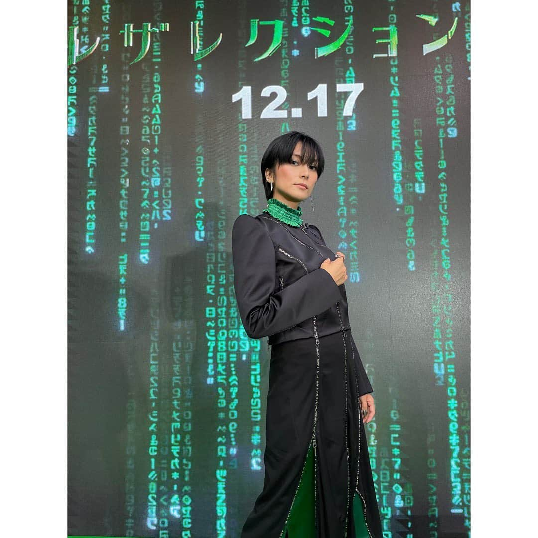 柴咲コウさんのインスタグラム写真 - (柴咲コウInstagram)「マトリックス レザレクションズ ジャパンプレミア  リモート中継という形でしたが、キアヌと再会できてとても嬉しかった✨✨  📽12月17日公開  Matrix resurrections Japan premier I had a great time, I’m really happy to see Keanu again✨  #マトリックスレザレクションズ  #matrixresurrections  #keanureeves  #carrieannemoss #myfirststoryhiro  #rynshu #リンシュウ」12月7日 20時58分 - ko_shibasaki