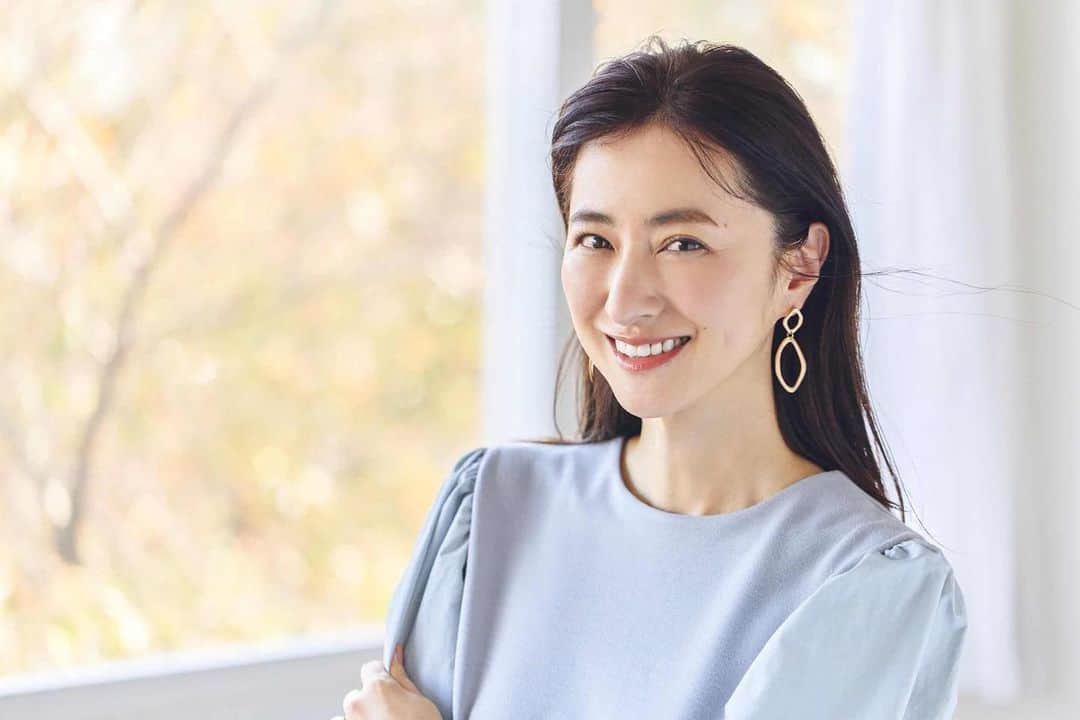 前田ゆかのインスタグラム：「STORYwebにて✨ 『40代でやっておいてよかったこと』  取材していただきました。  STORYwebのBeautyコンテンツから是非ご覧くださいね。  @story_love40  #storyweb #beauty #cosmetics」