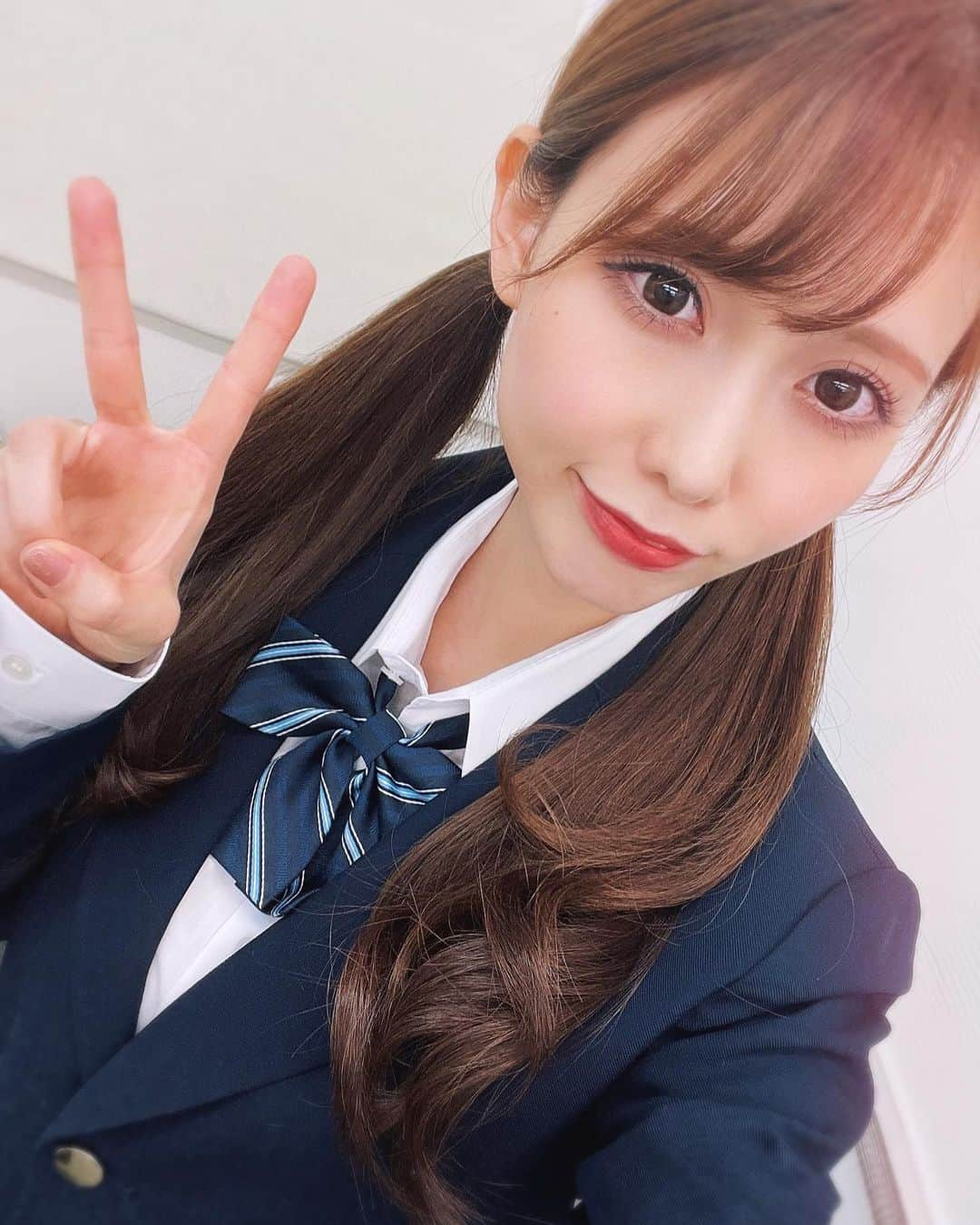 白石陽菜（桜井えりな）のインスタグラム：「仰天ニュース見てくれた皆様ありがとうございました✨ . 家族、友達、ファンの方からいつも聞かれていた『なんで？』が少し解明された気がします❣️ . 検証も再現も楽しかったー☺️✨」