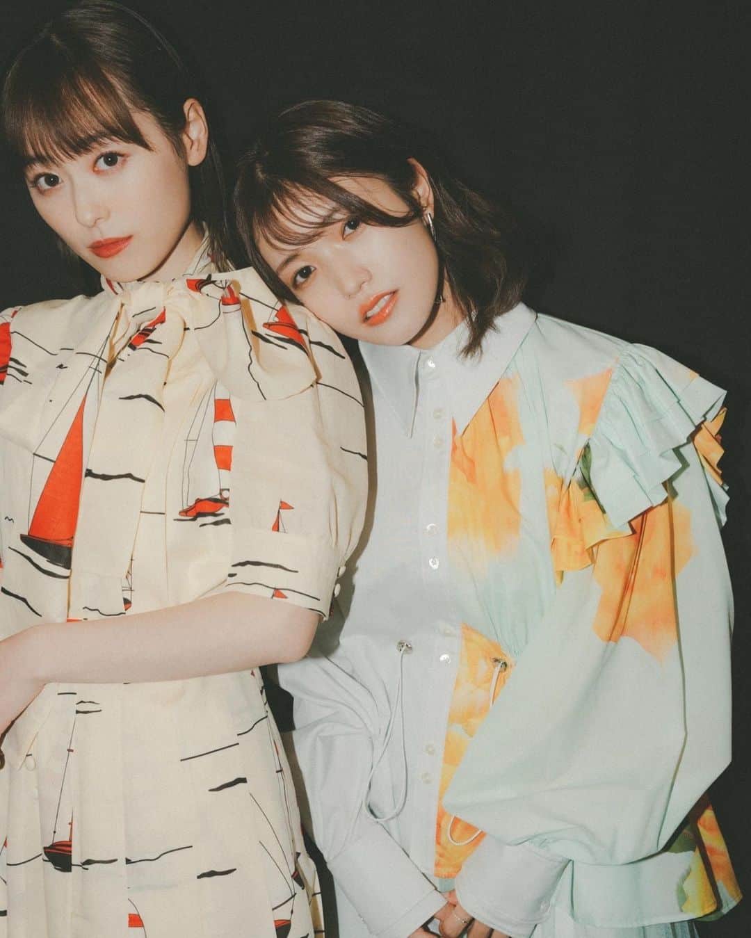 美山加恋のインスタグラム：「withさんにインタビューしていただきました☺︎ はるちゃんと💓 この写真すごくお気に入り。はるちゃんの肩がちょうどいいところにあった。笑  @with_mag_official @haruka.f.official」