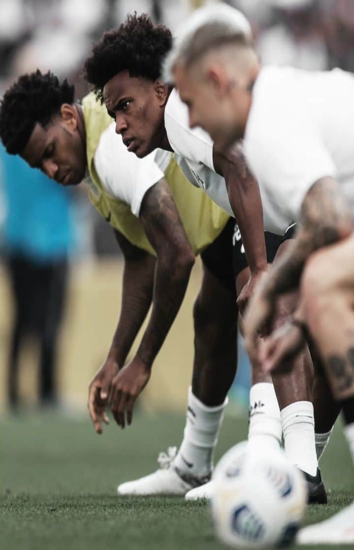 ウィリアンのインスタグラム：「Corinthians 1 x 1 Grêmio ⚽️ Campeonato Brasileiro 🇧🇷 05.12.21 - Rodada 37📆 Neo Química Arena 🏟  📷 @marcogalvaofoto  #W10 #corinthians #brasileirao #VaiCorinthians #neoquimicaarena #fotos」