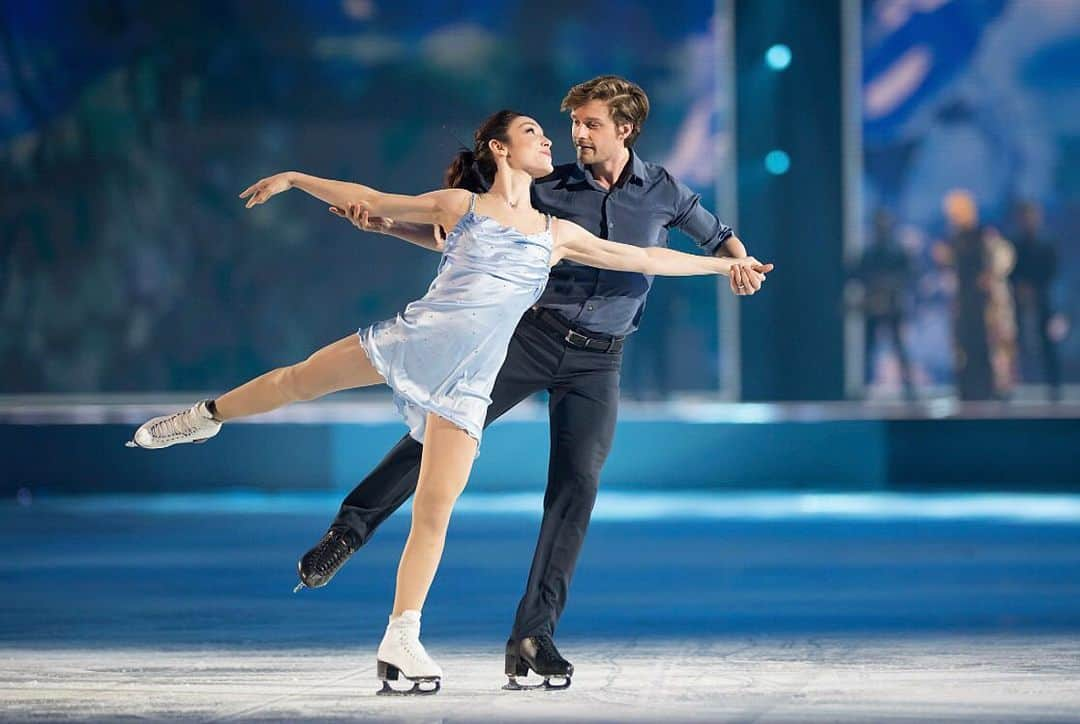 メリル・デイヴィスのインスタグラム：「As we prepare for the @starsonice 2021 Holiday Tour, I’m reflecting on some of the many wonderful memories on the ice and on the road since we retired from competition in 2014. Grateful to have the opportunity to travel the world doing what I love - beautiful places, wonderful people, and memories that will last a lifetime. ♥️  ••• #grateful #holidayseason #starsonice #explorepage #explore #reelsinstagram #reels #reelsvideo #instagood #omgpage #omgedit #omgpageedit #figureskating #skating #skatingedits #iceskating #travelgram」