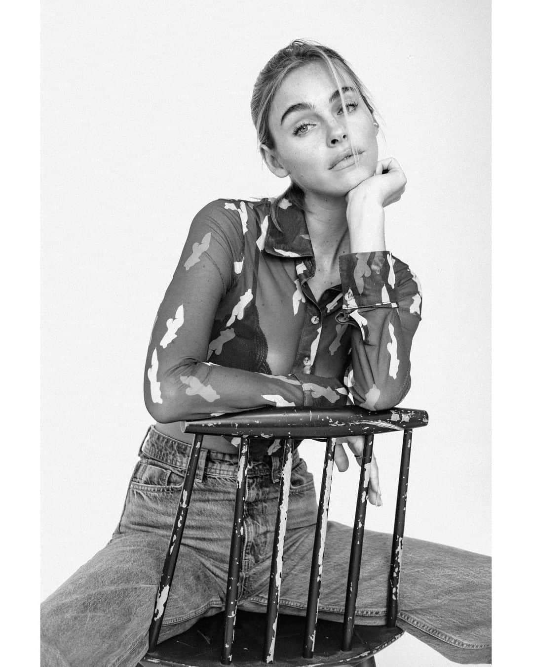 Elizabeth Turnerのインスタグラム：「Hi guys 🖤 @jordanowen.nyc」