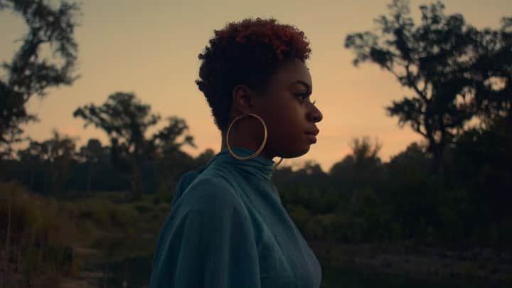 コモンのインスタグラム：「Majesty (Where We Gonna Take It) ft. PJ out now: 🔗in bio  The Majesty video was an excursion into black beauty, black women, and the majestic qualities they carry. We really wanted to allow black women to illuminate the visual and everything else is complimentary (including me). It was a really beautiful day in Savannah, GA. Our crew and on camera talent was very special and dope. Our directors @emmanuel.fola and @kashiradowridge are unique talents and have a knack for really bringing to life visuals that are in great relationships with the music. Thank you @jessicacaremoor for the beautiful poem at the beginning of the video. My producing partner @mariecisco did her thing and @lights_aun, my creative director really brought her light to the project. Blessings and thank you to everyone who worked on this. A big love to @justpeej. You look amazing and did your thing - you are a star.  PS. I wish I would have ridden the horse more and showed off my post Hell on Wheels skills. Love this Majesty.」