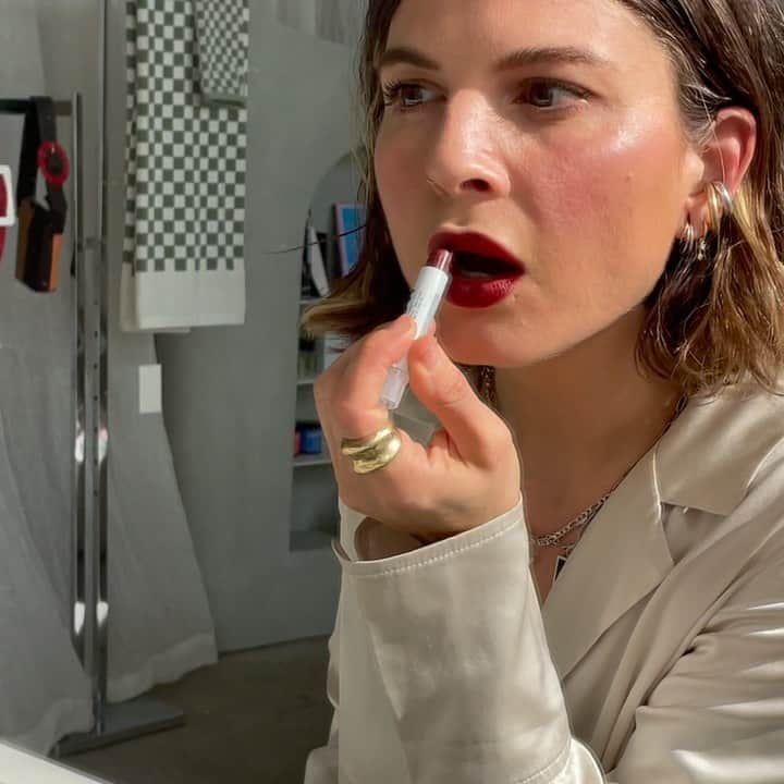 glorianotoのインスタグラム：「Let’s talk HOLIDAZE makeup - a snippet of some @noto_botanics vids coming soon 💋」