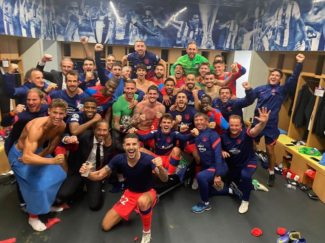 ヤニック・フェレイラ・カラスコのインスタグラム：「Vamos equipo 🔥🔥🔥#aupaatleti  @atleticodemadrid」
