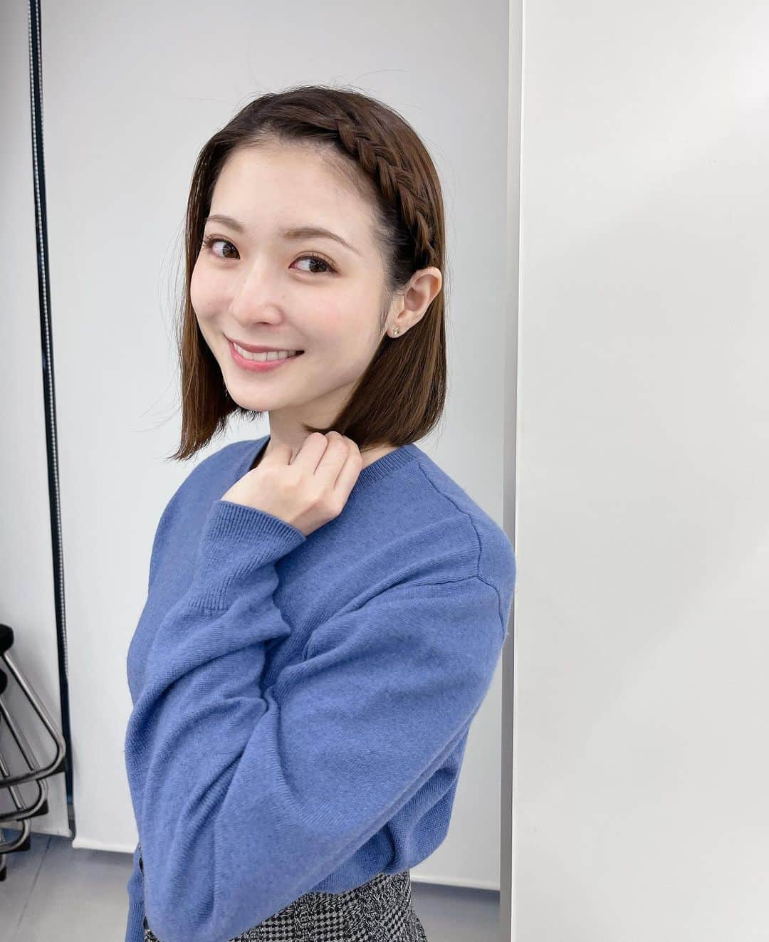 住田紗里さんのインスタグラム写真 - (住田紗里Instagram)「今朝の衣装の生地、 温かみのある見た目でした😌 今日は寒かったですね  トップス LE SOUK HOLIDAY（@lesoukholiday_official）  スカート Andemiu（@andemiu_official）  ピアス BLOOM（@bloom_official_jp）  #グッドモーニング#衣装#lesoukholiday#andemiu#bloom#テレビ朝日#テレ朝#テレビ朝日アナウンサー#アナウンサー#住田紗里」12月8日 17時57分 - sarisumita_ex