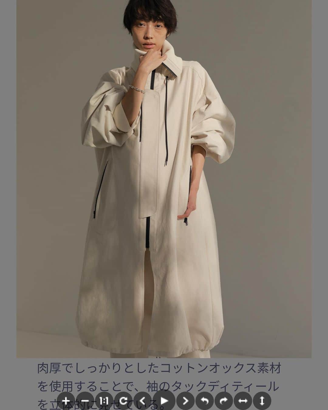 戸田さと美さんのインスタグラム写真 - (戸田さと美Instagram)「エトレTOKYOの展示会  いつも発売すぐに売り切れてしまうほど 今人気のブランド‼️  最近のファッション傾向として オーバーサイズが主流となっている日本。 でもどこかで 何か足りない気がしていた時に出会ったのが このブランド。  JUNNAちゃんのセンスがとても好きで オーバーサイズだけれど、背中の抜けやデコルテの空き具合、ボリューミーな袖にいつもうっとり。  そうそう こういうのが着たかったといつも思う。 JUNNAちゃんともおしゃべり出来て幸せ。  念願の展示会、幸せな時間に感謝✨  @etretokyo  @junna   #etre  #etretokyo  #etretokyo_store  #日々の暮らし  #日々の暮らしを楽しむ  #きれいめコーデ #キレイめコーデ #fashion #ワーママ #ワーママコーデ #ママコーデ #ママファッション　 #今日のコーデ #美容好きな人と繋がりたい #ママファッション #ママコーデ #ニットベスト #白シャツコーデ #白シャツ好き #ブーツ #ロングブーツ #サルトル #ボブ #ボブヘア #ショートヘア #ボブヘアアレンジ」12月8日 18時16分 - satomitoda