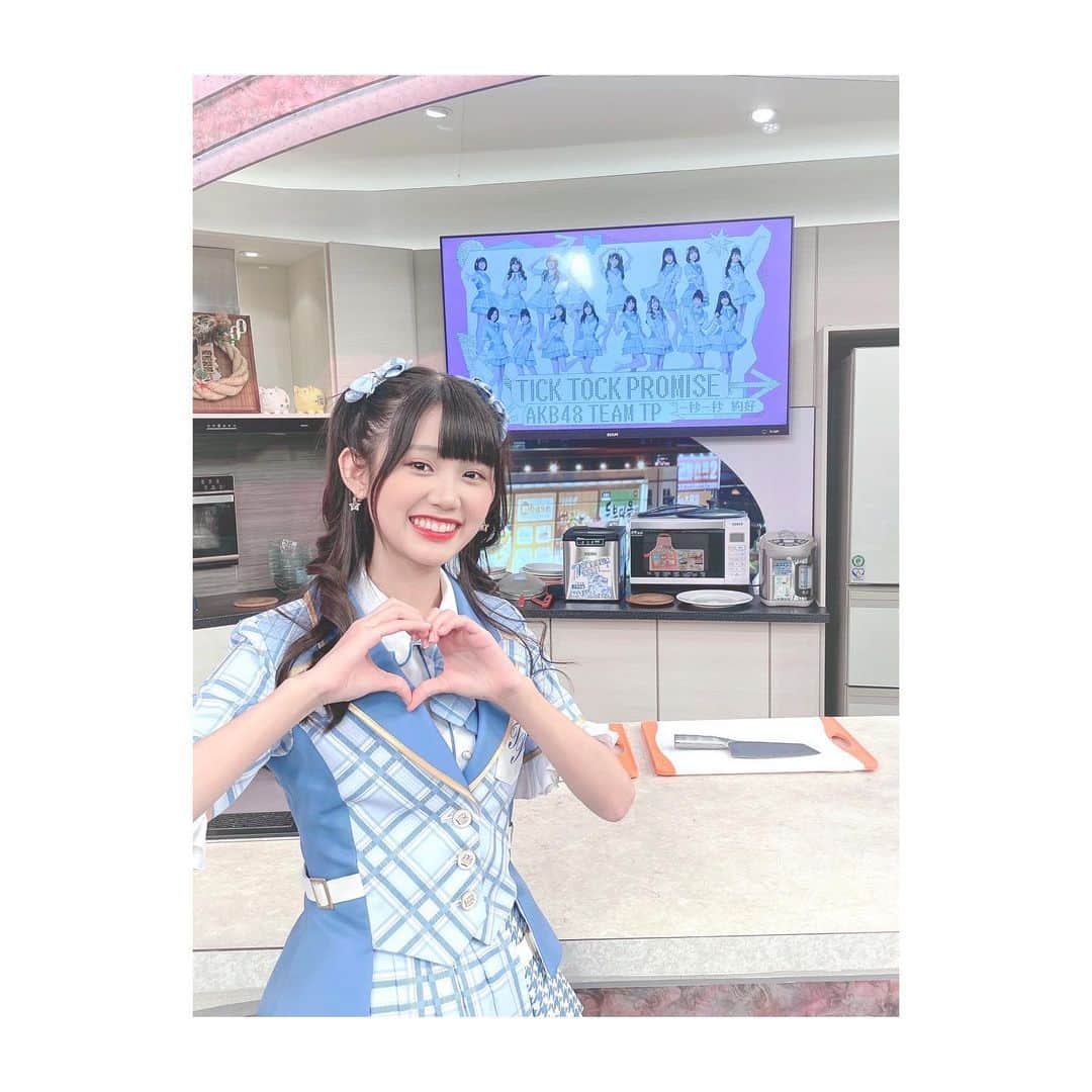 のインスタグラム：「. 型男大主廚👩‍🍳🍳 這是一個根本沒進過幾次廚房的菜鳥助手👹 我最擅長用微波爐了✌🏻 - 全然料理できない人がキッチンへ⋯🤚🏻💭 1番得意なのは電子レンジを使う料理ー│˶˙ᵕ˙˶)꜆ - #AKB48TeamTP #AKB48 #TeamTP  #UnitSakura #🌸 #れいち #林于馨 #型男大主廚 #料理」