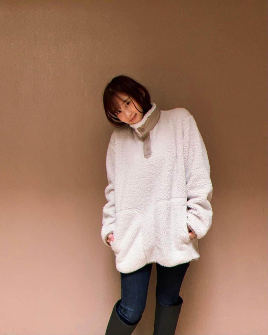 橘花凛さんのインスタグラム写真 - (橘花凛Instagram)「私服⛄️ UNIQLOのメンズのお洋服だけど大きめで着たらかわいい！と思って買いました✨ 今日は寒い日でしたがもこもこで暖かかったです💕 コスパが良すぎる🤤  #UNIQLO #ユニクロ #ユニクロコーデ #フリースオーバーサイズプルオーバー #Lサイズ」12月8日 19時02分 - rintakahashi0809