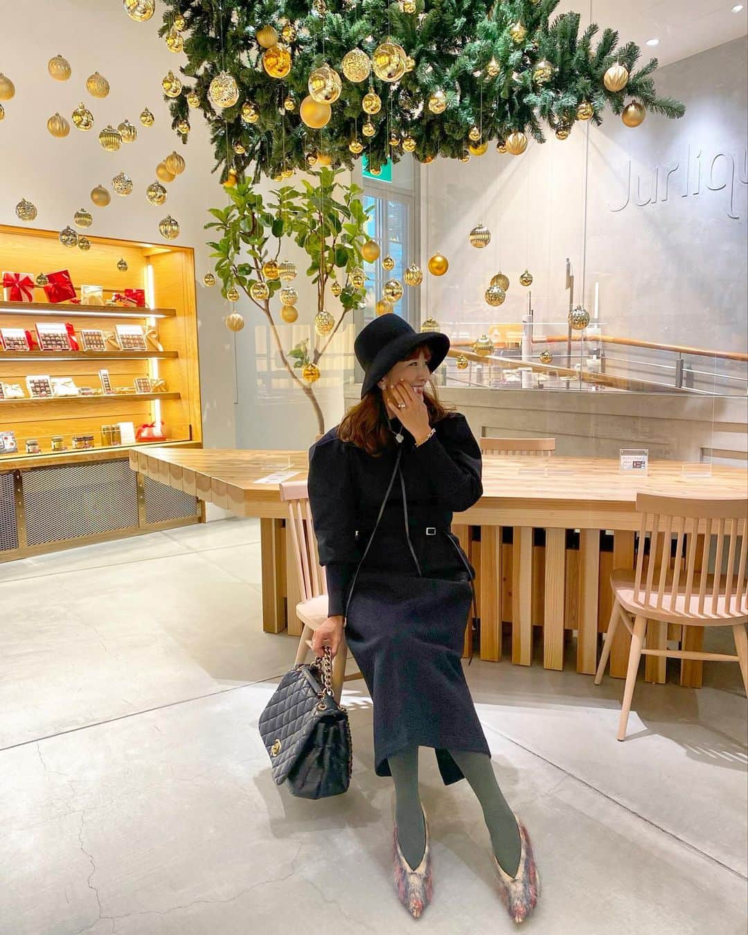 Mai Wakimizuのインスタグラム：「足元はクリスマスを意識♡ #mamalife」