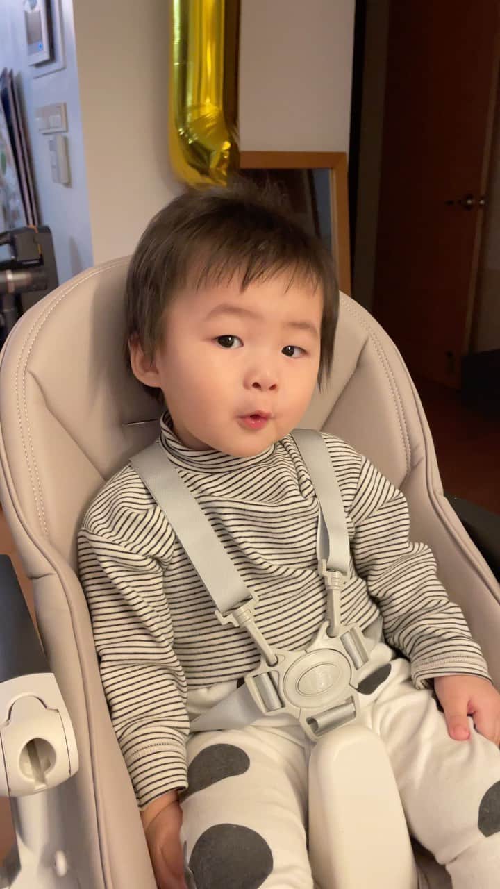 キム・ギバンのインスタグラム：「. 유전자의 힘.. 빵만보면 환장함..ㅋㅋ 표정부터가 밝아짐.. 사랑해~유하야^^ . #빵사랑 #유전 #빵부부의아들 #🍞」
