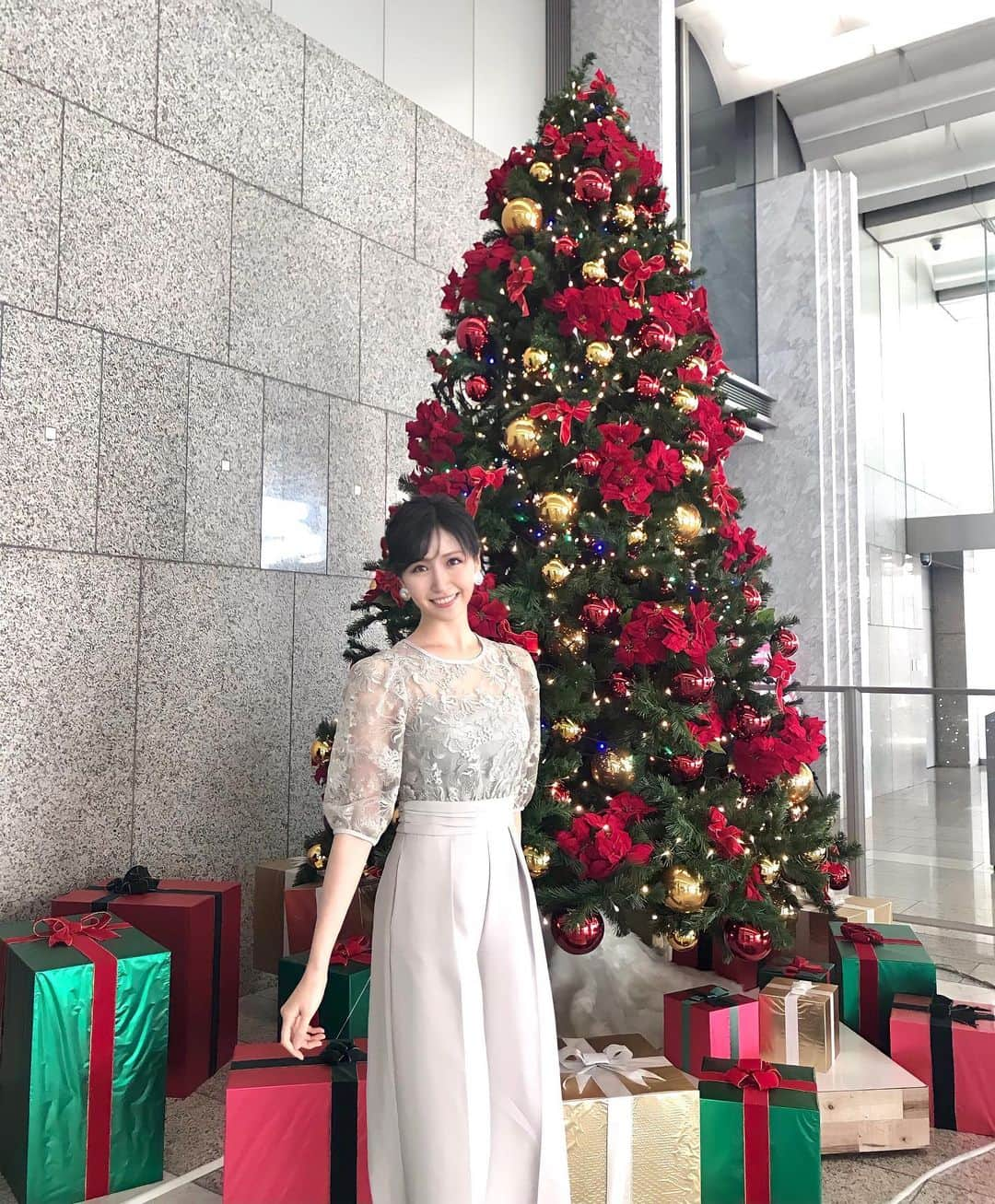 横山ルリカさんのインスタグラム写真 - (横山ルリカInstagram)「. 昨日12/7（火）は、クリスマスツリー🎄の日だったそうで…  🤔🤔🤔  なんで？🤔🤔🤔  #12月７日 #クリスマスツリーの日  #なんで ？ #🎄🎄🎄  👗 #オールインワン #RANDA #BSスーパーKEIBA」12月8日 10時53分 - rurika_yokoyama_official