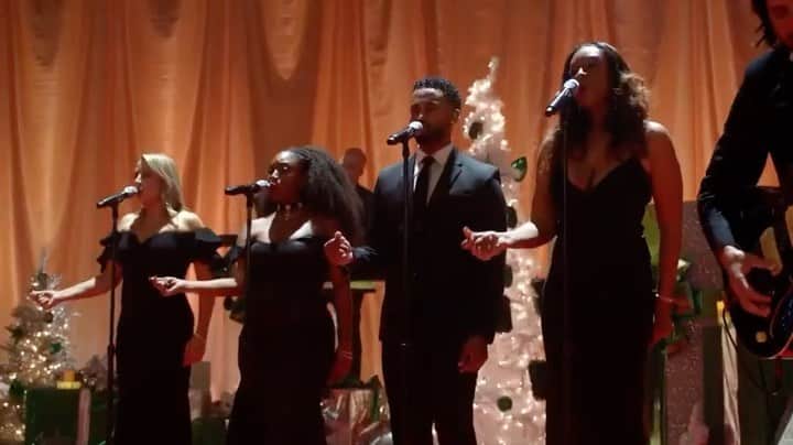 ネルソン・ベアトのインスタグラム：「Had a great time performing for the @iheartradio Christmas Special w/ @kellyclarkson !!! 🎄🎁 Always good times w/ @jesscollins @norelleiam @tiff_tiff_hooray !!! #Iheart #kellyclarkson」