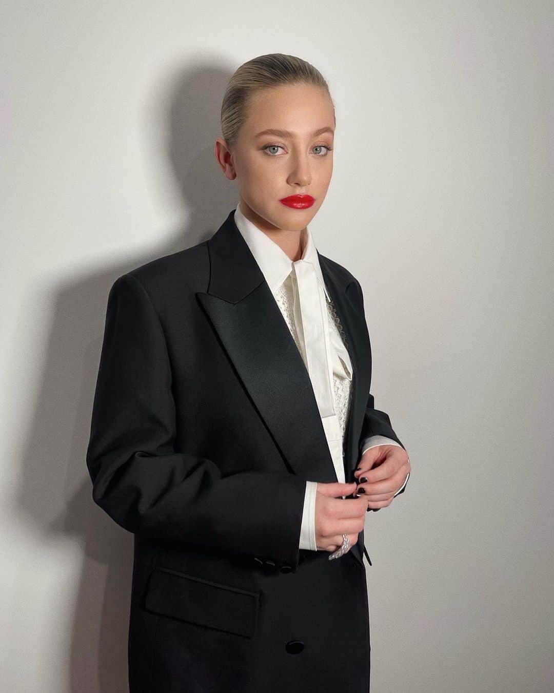 リリ・ラインハルトのインスタグラム：「A Gentleman for the evening.」