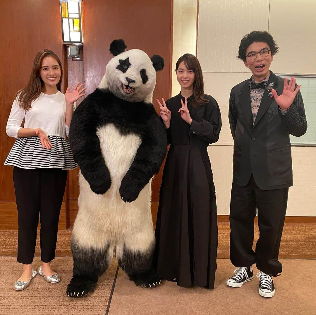 星星（セイセイ）さんのインスタグラム写真 - (星星（セイセイ）Instagram)「🐼🎋🐼📲 #あなたの番です劇場版 #コラボ中 . きょうの #ベラベラENGLISHは ...💯 🌟sleeveless 🌟ノースリーブ . 西野さん...連絡くれるかなあ？🐼✨ 片桐さんの二男さん、見てくれたかなあ〜⁉️#星星好きだと聞いて #ありがとうございます❤️ #西野七瀬 #片桐仁 . 明日は..誰の番でしょ〜？😏 . #星星 #パンダ #panda #pandagram #パンダ好きな人と繋がりたい #ZIP!」12月8日 11時43分 - seisei_panda