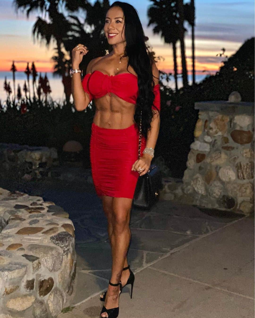 Eri Antonのインスタグラム：「Time is the one thing you can’t get back so live life with passion for what makes you happy and face your fears head on. ❤️  www.Erianton.com✨✨✨ www.Eriantonfitness.com✨✨✨」