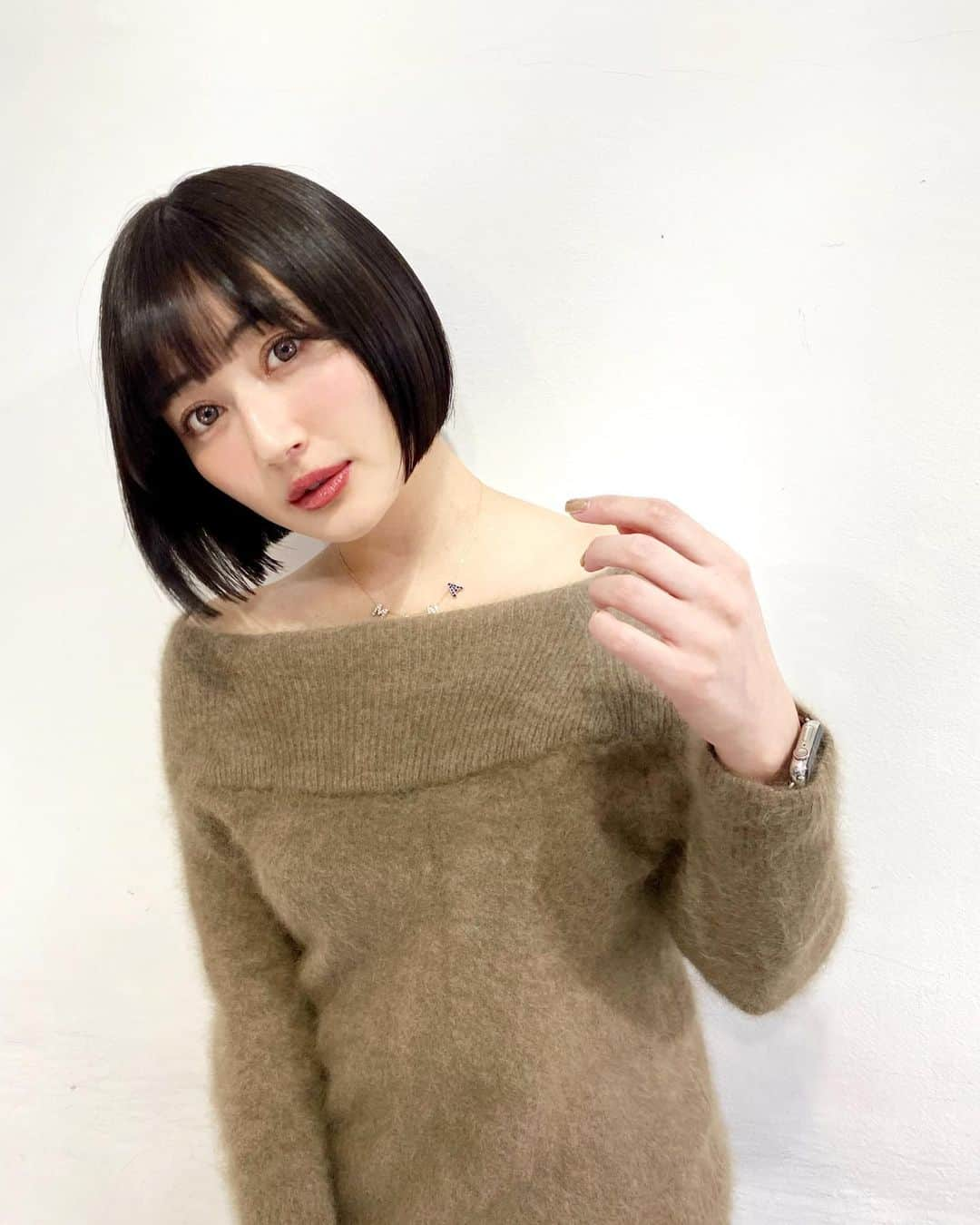 新藤まなみさんのインスタグラム写真 - (新藤まなみInstagram)「⁡ ⁡ ⁡ 久しぶりのヘアメンテナンス💇‍♀️ いつもお世話になっている @aid_hair  さんにて💜💙 ⁡ いつも秋山さんにお世話になってるよ✨ @akiyamasensei_aid  #髪質改善トリートメント が最強すぎて、！ びふぉあふみてください👀！！ ⁡ サラサラ感見てほしくて最後ノーマルカメラ📷😭 顔面アレやけど笑髪の毛すごいでしょ！！！？！！ ⁡ ありがとございましたっ😘💓💓 ⁡ #美容室　#ヘアメンテナンス　#ヘアカラー　#ヘアカット　#トリートメント　#恵比寿美容室　#恵比寿aid #エイド　#髪質改善　#髪質改善トリートメント　#恵比寿　#hairsalon」12月8日 13時50分 - manami_official_