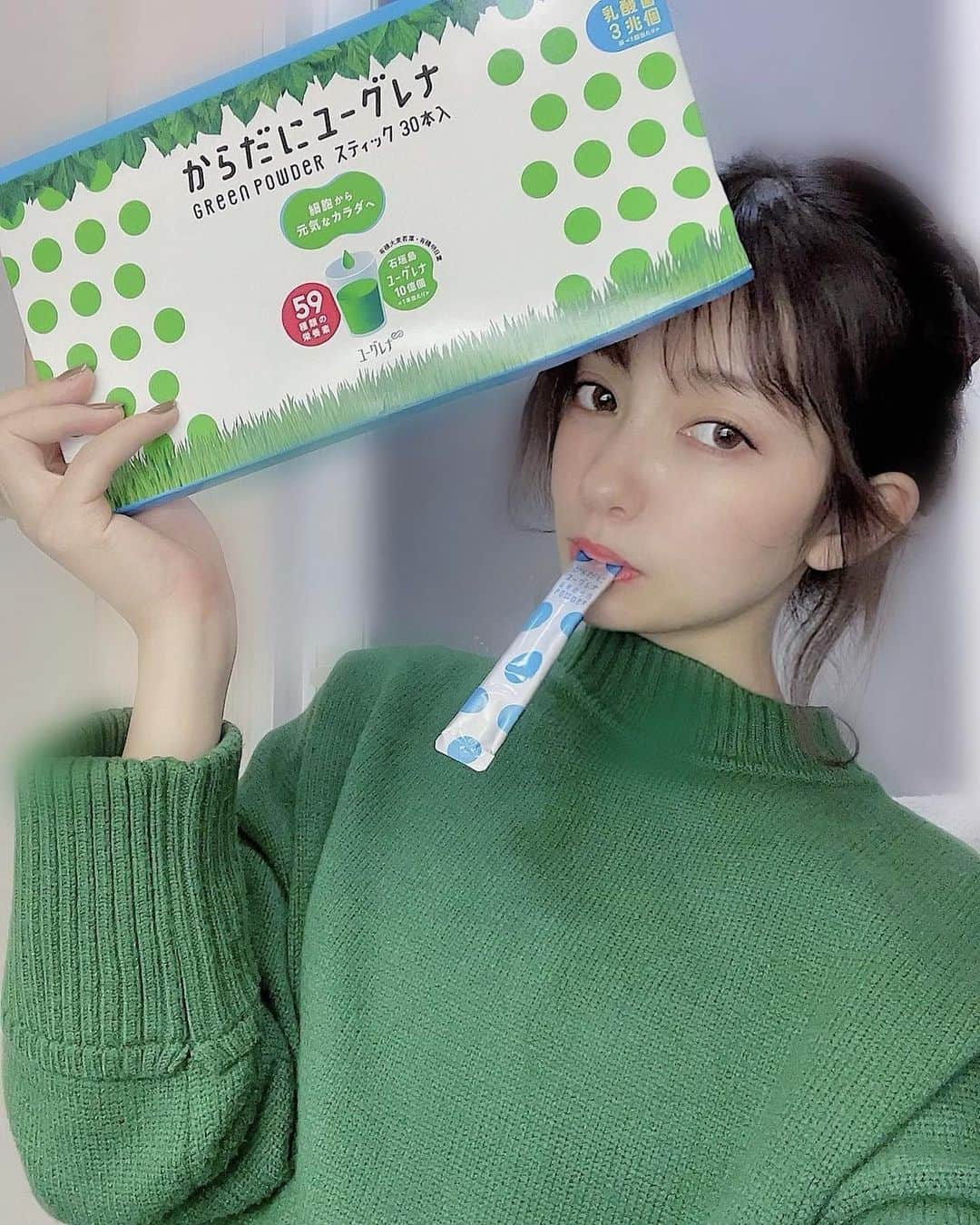 のインスタグラム：「💚  家での食事とか気をつけ初めてから健康食品とかサプリとか色々飲むようになったんだけどいいの見つけた✌︎  たった1本でユーグレナが10億個と乳酸菌が1000億個を摂取できるの✌︎  ヨーグルトにこれとはちみつ混ぜて食べてるの美味しい🤤  #からだにユーグレナ #からユー #PR」
