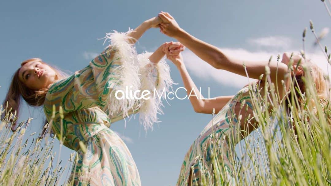 アリスマッコールのインスタグラム：「Resort 22 // Out Now #aliceMcCALL」