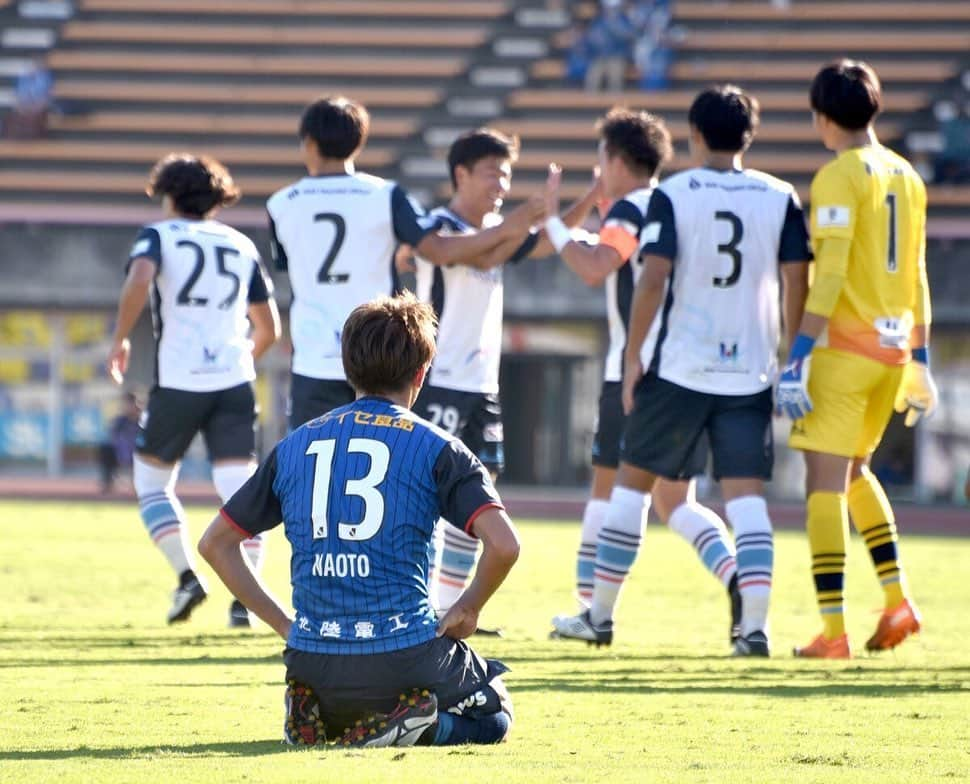 安藤由翔のインスタグラム：「カターレ富山に関わる皆さん。 1年間応援、サポートありがとうございました。 今までいたチームのサポーターの方々も遠方まで応援に来てくれたり、差し入れを送っていただいたり本当にありがとうございました！ 皆さんの期待に応えれず本当に申し訳ないと思ってます。 もっともっと成長してまた新たな気持ちでチャレンジできるよう頑張りますのでこれからも応援よろしくお願いします！」