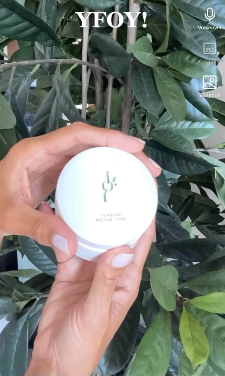 ニコール・ミッチェル・マーフィーのインスタグラム：「yFOY coconut body butter feels and smells amazing on my skin. Made with natural ingredients that are grown in Hawaii. Helps with stretch mark prevention and keeps skin hydrated & firm.  Follow @yfoyshop  #yfoy #yourfountainofyouth #skincare #coconut #bodybutter」