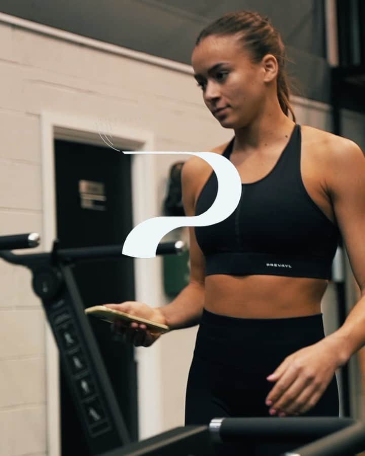 ジョージア・メイ・フェントンのインスタグラム：「I’ve been using @prevayl for over two months and I love it!!!!   The Prevayl App helps me train smarter, I know when I need to push and when I need to recover.  Plus, the kit looks and feels amazing.  @prevayl have just dropped a limited run. Shop Now via the link in my stories. 🤍💪🏽🏃🏽‍♀️⚡️  #WePrevayl #prevaylsmartwear」