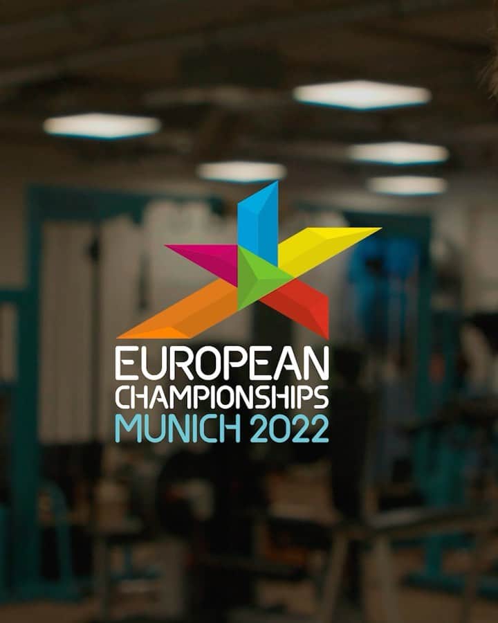 トーマス・レーラーのインスタグラム：「Habt ihr schon alle Weihnachtsgeschenke? 🎅🏻 Wenn nein dann hört mal genau hin 🙌🏼 @munich2022 #tickets #weihnachten2022 #munich2022 #munich #backtotheroofs」