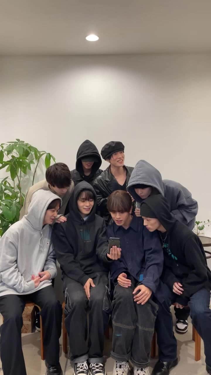 OCTPATHのインスタグラム：「2021.12.08 20:00〜 OUR OCTPATH FAN NAME IS FINALLY ANNOUNCED.」