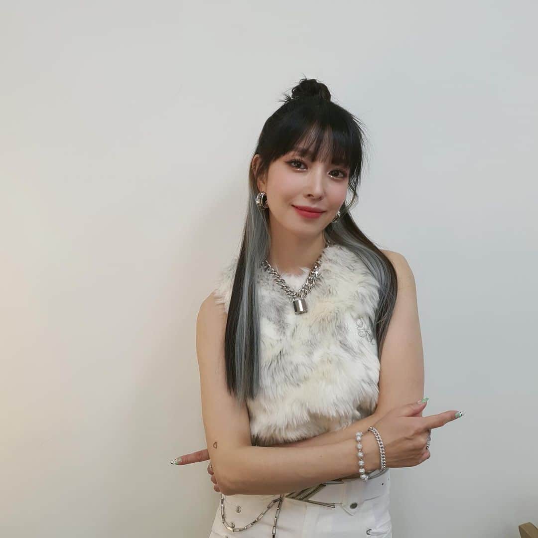 BoAのインスタグラム：「오늘도 열일!!👍」