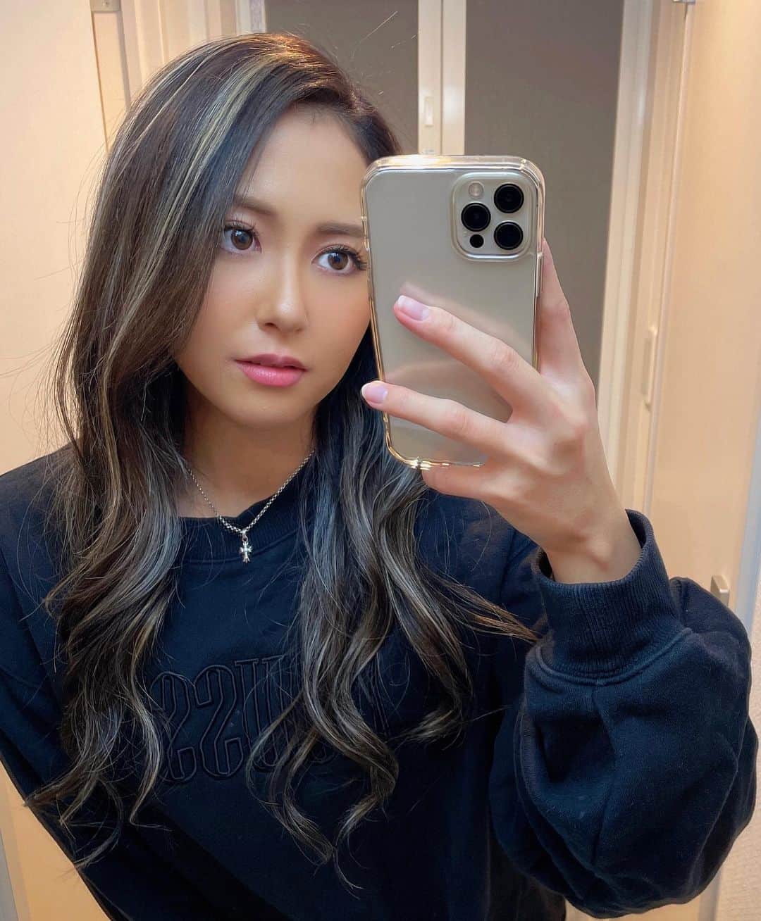 YamanoShiori さんのインスタグラム写真 - (YamanoShiori Instagram)「髪色暗い方が好評🤭ふふ」12月8日 21時17分 - shiori_yamano
