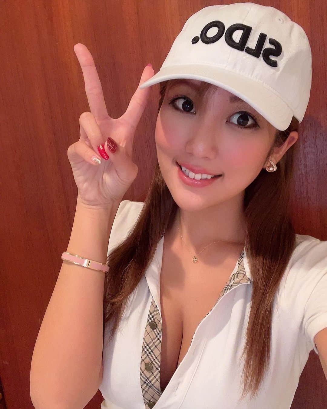 神谷麻美さんのインスタグラム写真 - (神谷麻美Instagram)「#ゴルフウェア だよ〜🏌️⛳️💗💖💗💖  この #ゴルフキャップ 普段使いでも使いやすい🥰💖🧢✨  #sldo 🏌️‍♂️🌟 着る人を良く見せる、質とシルエットにこだわった 日本人の体型に合う神戸発の #ゴルフ ウェア ブランドだよ🏌️⛳️💗   #ゴルフ女子コーデ  #ゴルフコーデ #キャップ女子」12月8日 22時05分 - asamice428