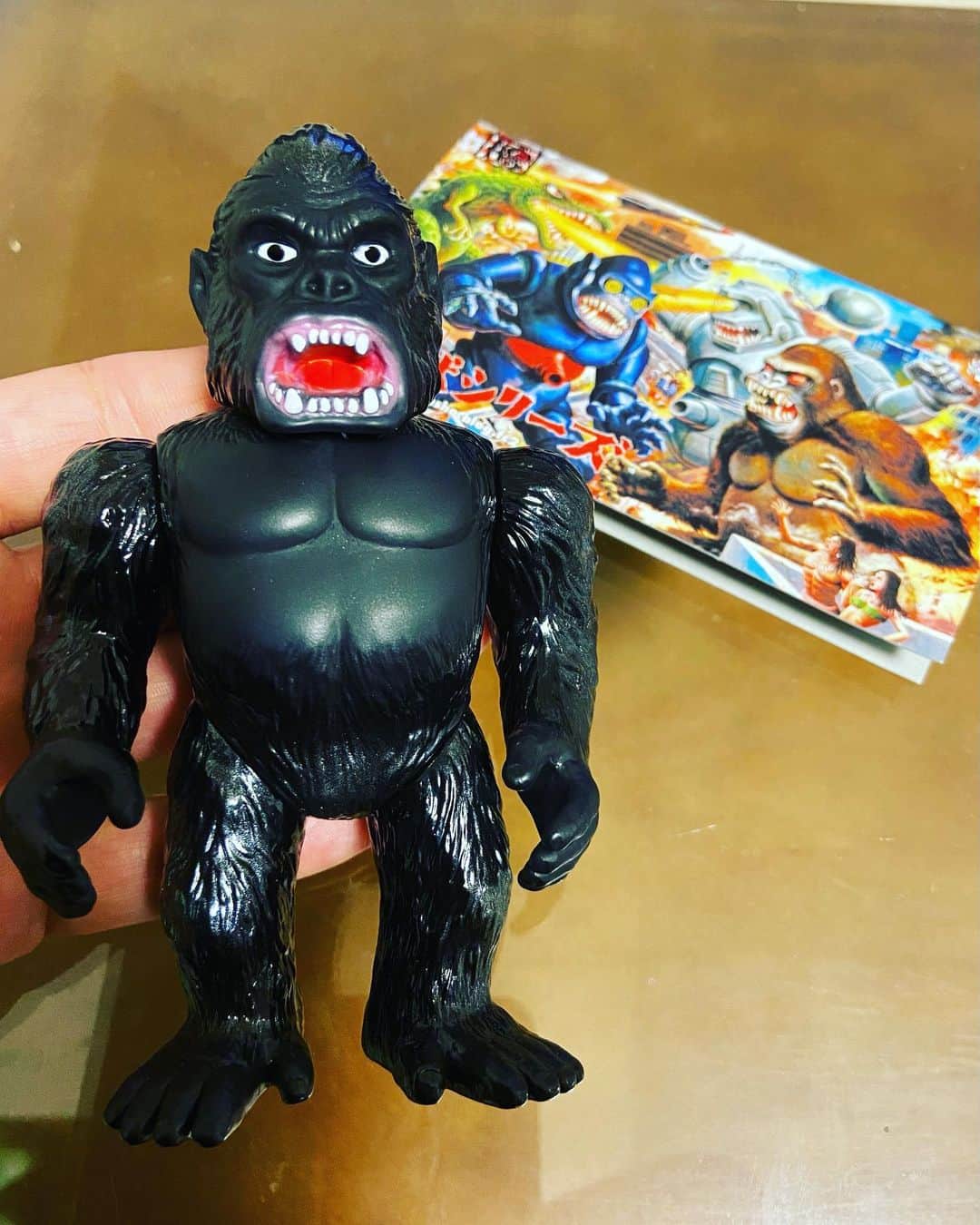 進祐哉のインスタグラム：「🎊✨🦍✨🎊  ソフトビニールの怪獣展2021と2017  #hxs #hxsxkx」