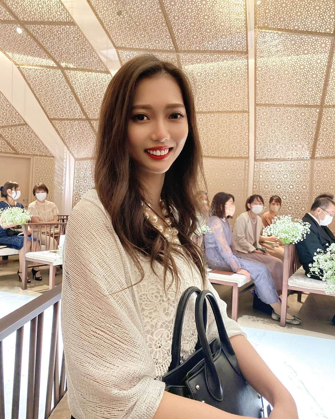 山田恵里伽のインスタグラム：「従兄弟の結婚式の思い出👰‍♀️ 名前の入ったグラス可愛い。。。  #結婚式　#従兄弟　#お祝い　#幸せ　#感動　#グラス　#可愛い　#ウエディングドレス #時差投稿」