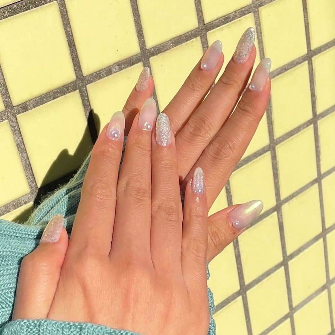 薬丸玲美さんのインスタグラム写真 - (薬丸玲美Instagram)「New nails✨  @salon_de_lupia さん いつもありがとうございます❤️  @lupia_moeka_nail ちゃん 一緒にデザイン考えてくれてありがとうございます🥺  #れみねいる」12月8日 22時38分 - remi_yakumaru