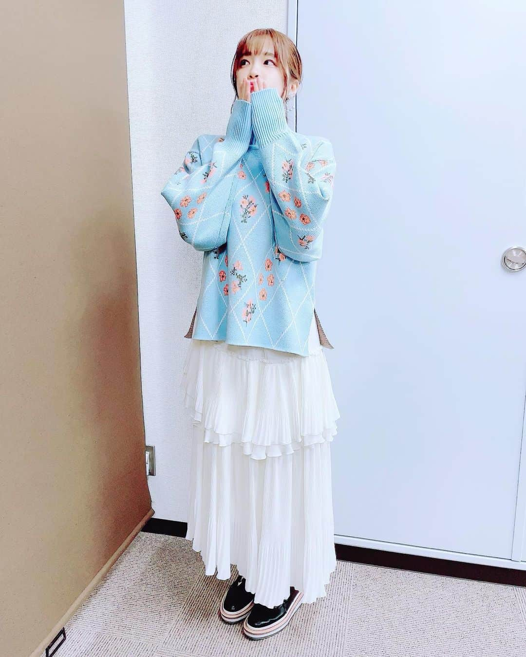 諏訪彩花さんのインスタグラム写真 - (諏訪彩花Instagram)「この間のリステ生放送にて❣️ 新しいニットも着れてるんるんでした♡#リステージ#furfur」12月8日 22時55分 - suwa_ayaka