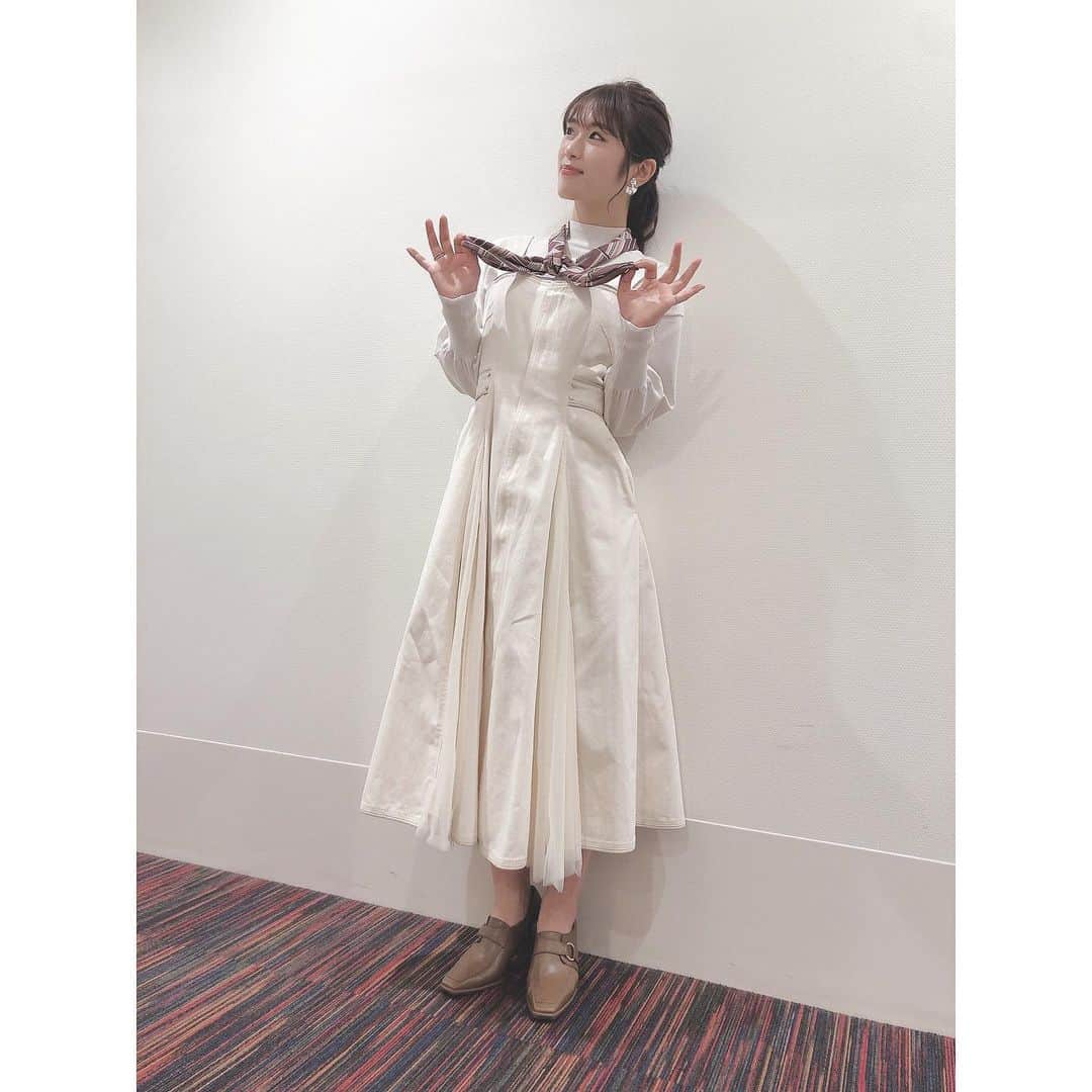 渋谷凪咲さんのインスタグラム写真 - (渋谷凪咲Instagram)「スカーフあしらわせて頂きました🧣笑  今日は凄いロケでした🤣ひ〜！でも楽しかった〜♡またお知らせしますので、お楽しみにです♡  #写真は少し前ですが #ウラ撮れちゃいました #の時のお衣装です✨」12月8日 23時02分 - nagisa_nikoniko