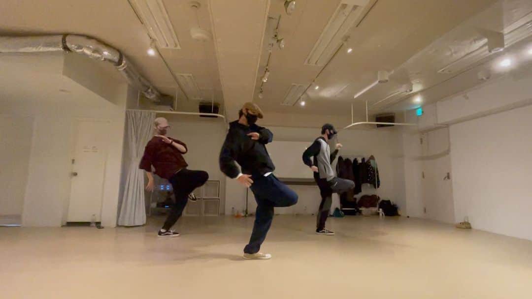 SHiNのインスタグラム：「TAK-YARD+Taabow+SHiN WS  🎵シーリングライト・ファン(feat.DAZBEE) @juveniletalkbox   ジュブくん使わせてもらいましたー！ 気持ちいい曲すぎ！  そして来てくれたみなさんありがとうございました！楽しかったねー！！🔥  そして今週の日曜日もあるよー！ 是非参加お待ちしてます！😊」