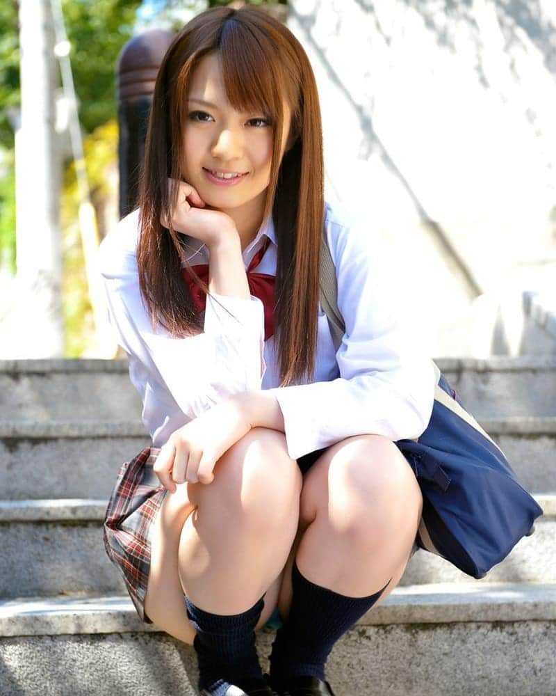 にょにょ（グラドルやAV女優を応援する垢）のインスタグラム：「#保坂えり ちゃん  12月8日のお誕生日おめでとう(・ω・)ノ🌴🎇🎆🎉🎂🎁🎉🎈 . . . #EriHosaka」