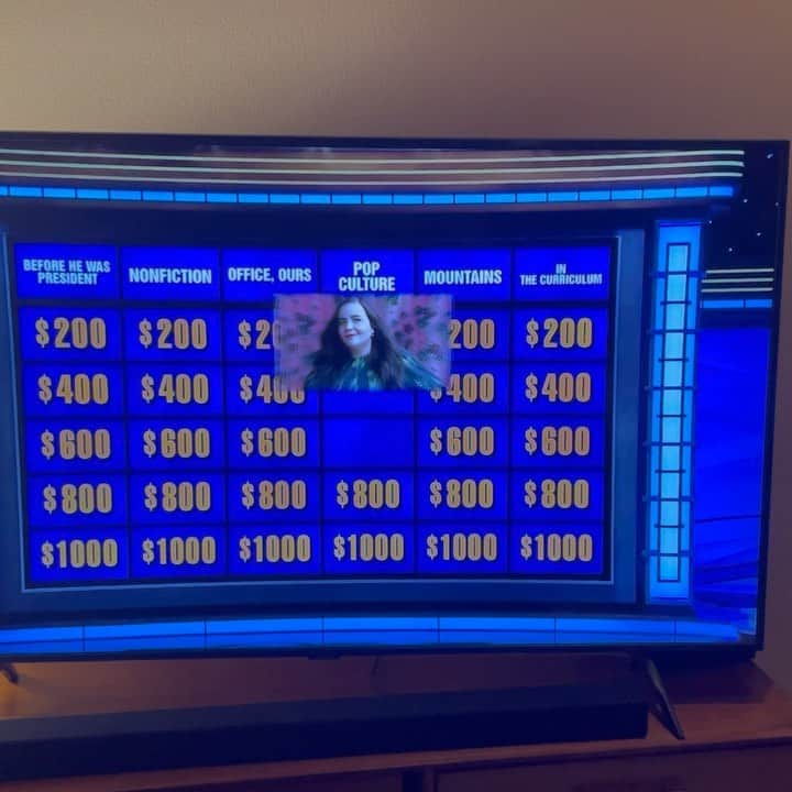 エイディー・ブライアントのインスタグラム：「who is stupid bitch? @jeopardy 💕」