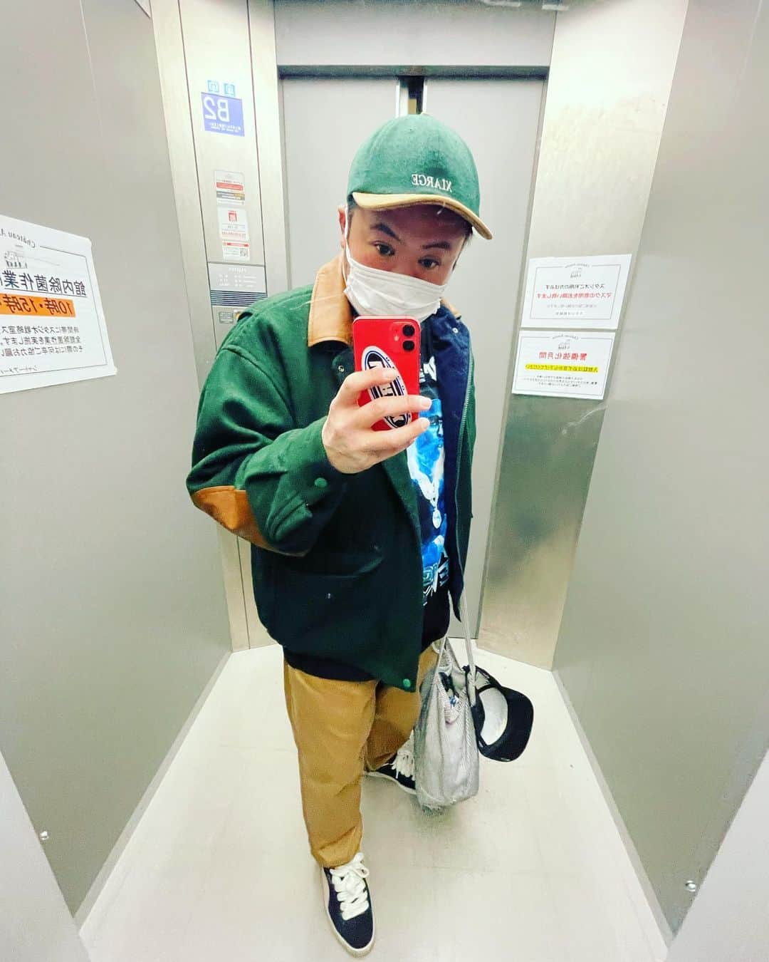 サイプレス上野さんのインスタグラム写真 - (サイプレス上野Instagram)「X-LARGEのジャケット、中がTシャツで大丈夫なくらい暖かい🔥90's感も👍peace 2 @xlargejp 🙏🙏」12月9日 13時13分 - resort_lover