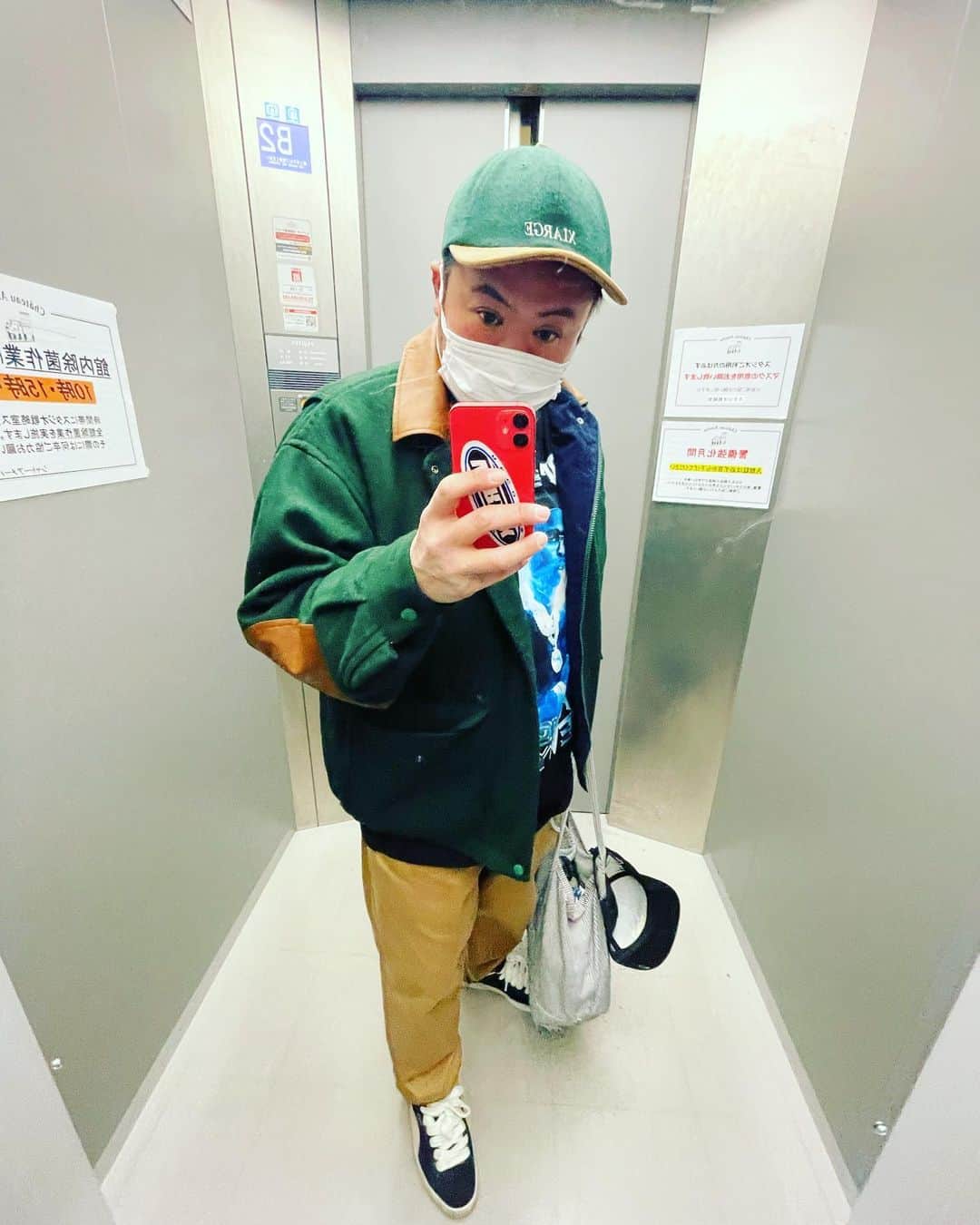 のインスタグラム：「X-LARGEのジャケット、中がTシャツで大丈夫なくらい暖かい🔥90's感も👍peace 2 @xlargejp 🙏🙏」