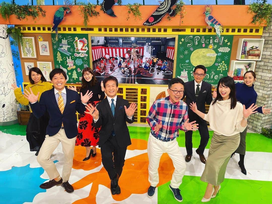 武田訓佳さんのインスタグラム写真 - (武田訓佳Instagram)「🎊 ・ ㊗️3000回放送！！🎉💕 ・ めでたいめでたい朝🥰 お天気コーナーでは落ち葉アートをしたり💛🍂 ザ！すまたんな生中継があったり😂 出演している私もワクワク楽しませていただきました💓 ・ 担当曜日が変わって なかなか会えなくなってしまった 虎谷アナとも再会を果たせたし😍 辛坊さんはいつも通りハチャメチャで イラストになってもぶつかってはって🐳笑← 中継みながら大笑いした🤣💓 ・ ・ お天気キャスターとして番組に加入して もうすぐ9年。(おっと歳数えないでね🤫) あらためて大好きな番組だなぁと実感。 ・ これからも変わらず このゆる〜い朝をお届けし続けられますように。 ・ ・ ずっと見続けてくださっている皆さま。 今日から観てるよ！な皆さまも🥳 心からありがとうございます🤍🤍🤍 ・ 今後ともどうぞご贔屓に よろしくお願いしますね😘💓 ・ ・ ・ #すまたん #zip #お天気 #お天気コーナー #お天気キャスター #祝3000回 #🎉 #🎊 #🍾 #おめでとう #ありがとう #久々の森さん辛坊さんコンビ #インタビュー受けてはりました #起きるん辛い #筋肉がどうの #言うてはった😂 #落ち葉アート #銀杏 #イチョウ #銀杏アート #丸田さんの芸術センスが素敵でした💕」12月9日 13時46分 - kunika0117