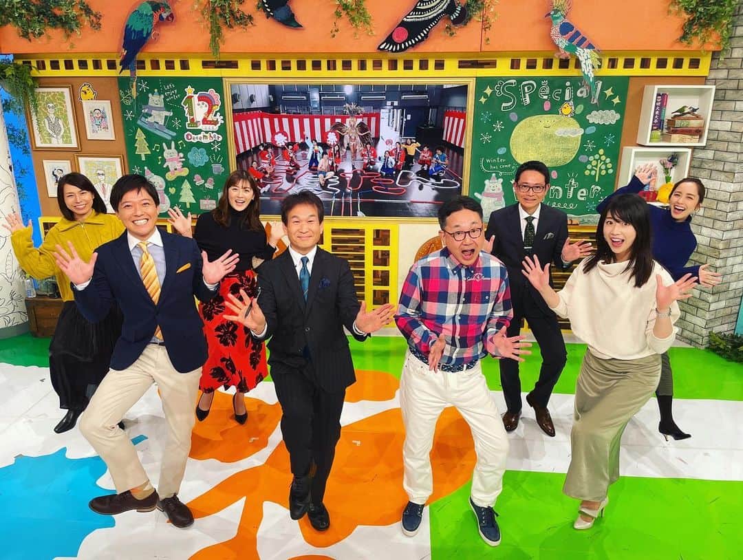 武田訓佳さんのインスタグラム写真 - (武田訓佳Instagram)「🎊 ・ ㊗️3000回放送！！🎉💕 ・ めでたいめでたい朝🥰 お天気コーナーでは落ち葉アートをしたり💛🍂 ザ！すまたんな生中継があったり😂 出演している私もワクワク楽しませていただきました💓 ・ 担当曜日が変わって なかなか会えなくなってしまった 虎谷アナとも再会を果たせたし😍 辛坊さんはいつも通りハチャメチャで イラストになってもぶつかってはって🐳笑← 中継みながら大笑いした🤣💓 ・ ・ お天気キャスターとして番組に加入して もうすぐ9年。(おっと歳数えないでね🤫) あらためて大好きな番組だなぁと実感。 ・ これからも変わらず このゆる〜い朝をお届けし続けられますように。 ・ ・ ずっと見続けてくださっている皆さま。 今日から観てるよ！な皆さまも🥳 心からありがとうございます🤍🤍🤍 ・ 今後ともどうぞご贔屓に よろしくお願いしますね😘💓 ・ ・ ・ #すまたん #zip #お天気 #お天気コーナー #お天気キャスター #祝3000回 #🎉 #🎊 #🍾 #おめでとう #ありがとう #久々の森さん辛坊さんコンビ #インタビュー受けてはりました #起きるん辛い #筋肉がどうの #言うてはった😂 #落ち葉アート #銀杏 #イチョウ #銀杏アート #丸田さんの芸術センスが素敵でした💕」12月9日 13時46分 - kunika0117