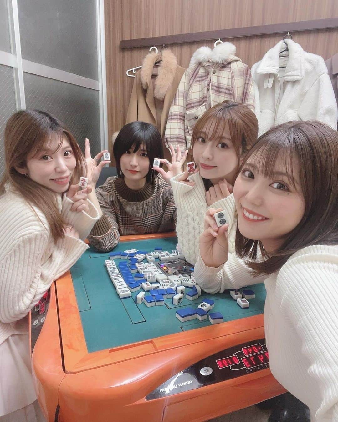 来栖うさこさんのインスタグラム写真 - (来栖うさこInstagram)「🀄️  久しぶりに麻雀した‼️ 楽しかったあああ🤣💓💓💓💓  また、4人で、やる(*´∀｀*)   #来栖うさこ  #齧り付きたいお尻 #愛媛県産グラドル #グラドル #グラビア #ショートカット女子 #お尻 #model #cosplayer #麻雀 #篠原冴美 #折原みか #雨宮める」12月9日 5時08分 - kurusu_usako