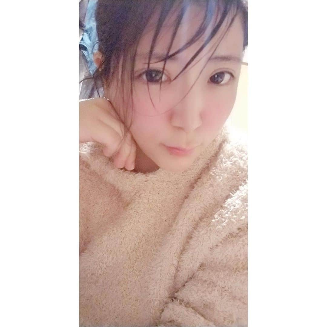 優月まりなさんのインスタグラム写真 - (優月まりなInstagram)「今日はやたらムラムラしちゃってオナニーしてたからあんまり筋トレできてないやばい🤔  私、シェアハウスは向いてないと思った(´・ω・｀)今は一人だけどw  オナニーできないし、あと家族じゃない他人が入ったお風呂とか入れない💦変なとこだけ潔癖症なんだよな…  あ、でもちんこはほいほい咥えます←」12月9日 8時13分 - marina_yuzuki