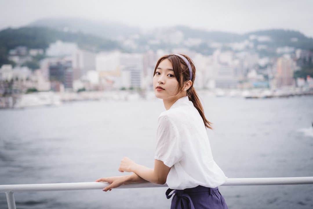 吉永アユリのインスタグラム：「夏の思い出〜 手を繋いで〜 歩いた海岸線〜  @dorakoi_abema_official」