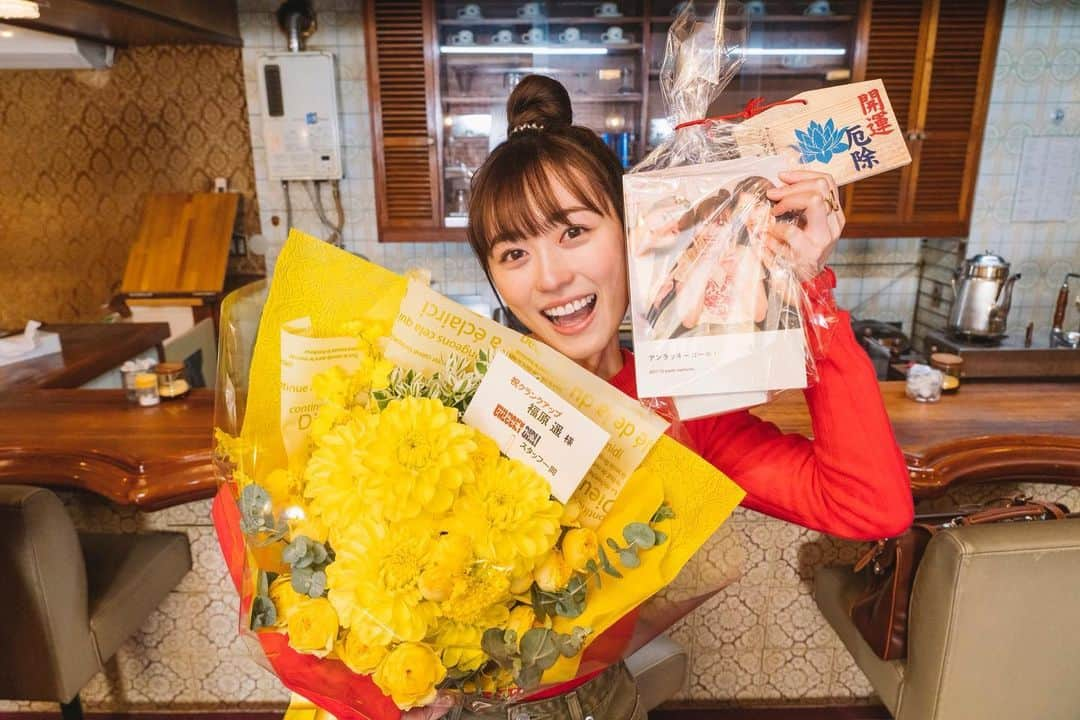 アンラッキーガール！のインスタグラム：「💐 ⠀　　＼ ＼　\　/　／ ／    #アンラッキーガール ！ 　 　  今 夜 最 終 回 　  放送まであと【1時間】  　 　／ ／　/　\　＼ ＼  福良幸役 #福原遥 さんクランクアップのお写真でカウントダウン🎉  最終回📺今夜11時59分放送🌟 9話配信はこちら👉tver.jp/corner/f0090616」