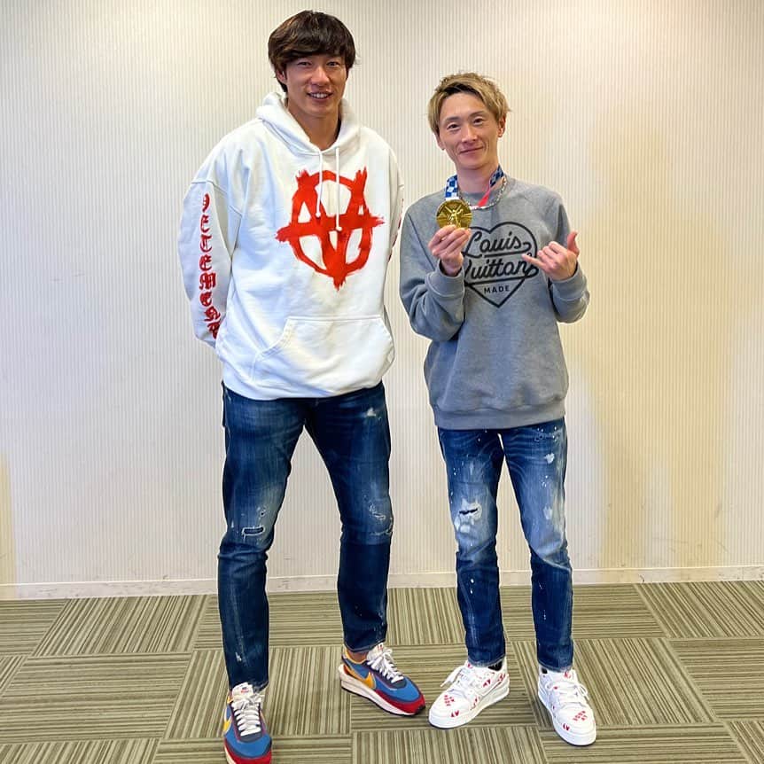 峰竜太のインスタグラム：「ギータと対談してきた🔥 トップならではの苦悩も分かち合えて、なんかスッキリした。 力もらったからグランプリ頑張るよ。 ギータありがとう！ 12日の西スポにどデカく載せてもらいます！ 絶対読んで欲しい。 #グランプリ対談 #柳田悠岐  #ギータ #西スポ @gita19881009」